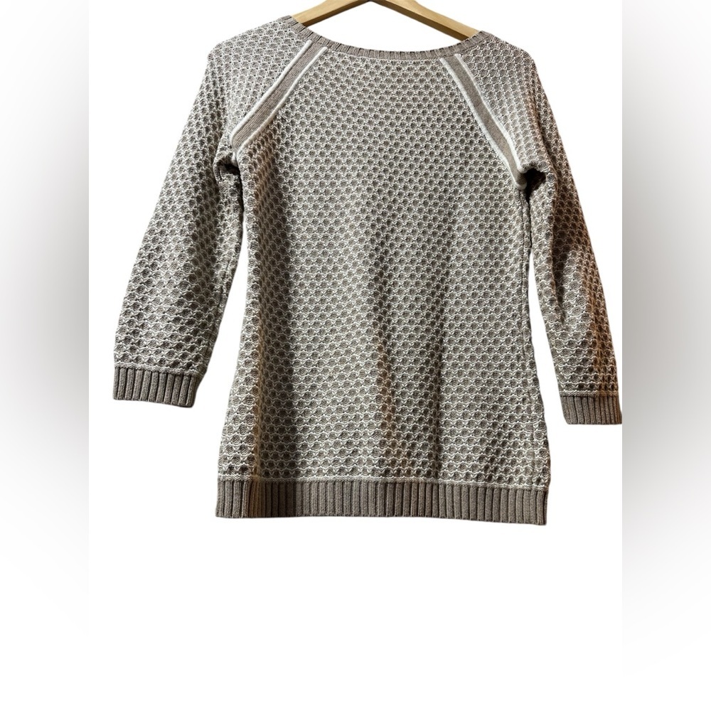 Banana Republic Women Baige Sweater mini Bee design Size Small